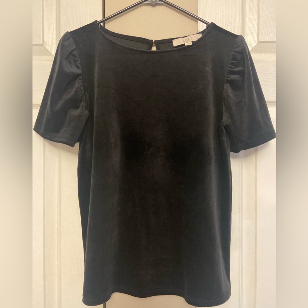 Black puff sleeve